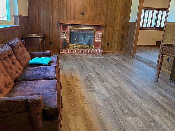 3rd image of 1001 S Sweetwater St
