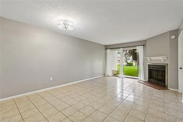 2 bed, 2.0 bath, 1072 sqft, $1,400 — Photo 3
