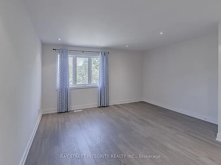 110 Holly Dr — Photo 9