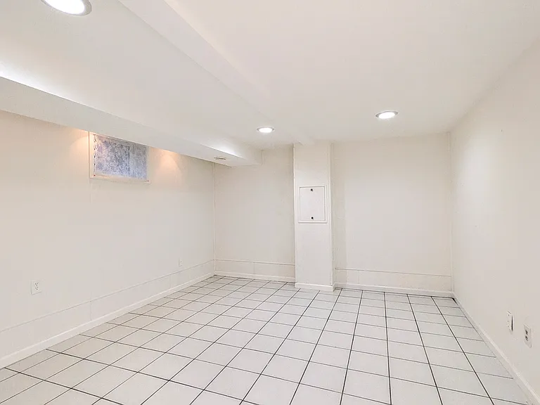 8835 Tuckerman Ln — Photo 11