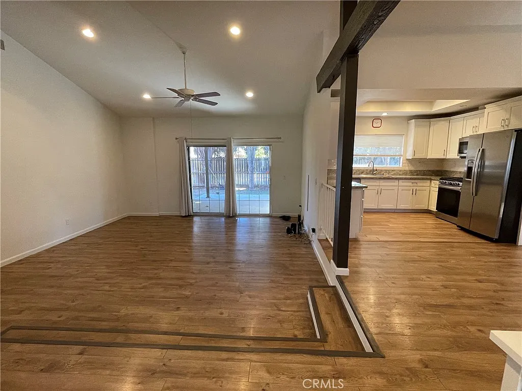 3 bed, 1462 sqft, $3,950 — Photo 3
