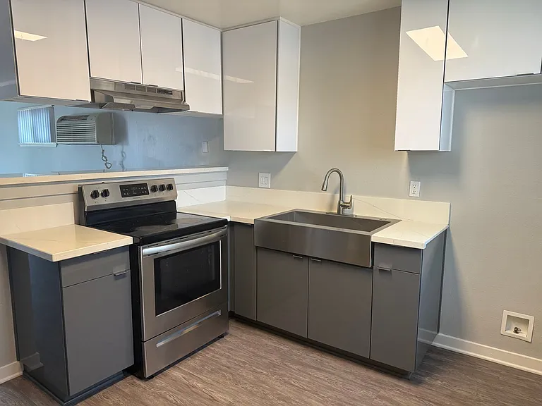 Villa Del Sol Apartments — Photo 94