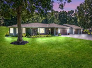 21605 W Hidden Valley Dr, New Berlin, WI 53146