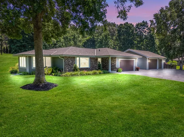 21605 West Hidden Valley DRIVE, New Berlin, WI 53146