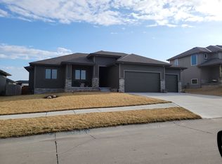 18401 Lake St, Elkhorn, NE 68022