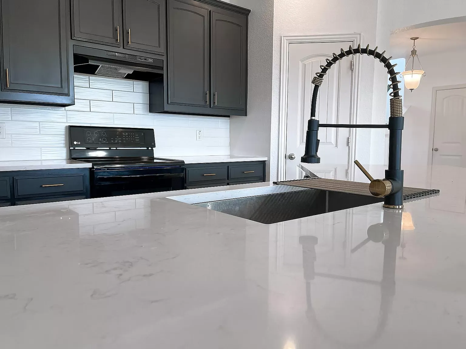 Beautiful Upgraded 4 Bedroom House Now Available! — Photo 2