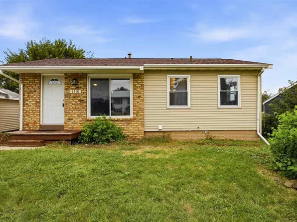 3210 Carriage Dr SW, Cedar Rapids, IA 52404