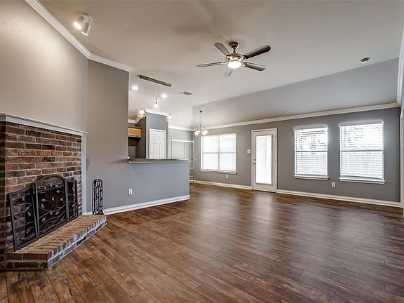 2nd image of 2426 Arbor Ct