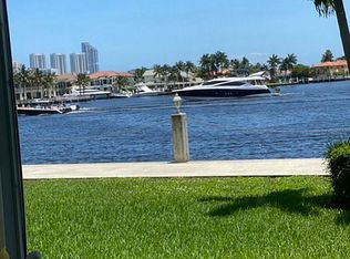 3010 Marcos Dr APT R104, Aventura, FL 33160