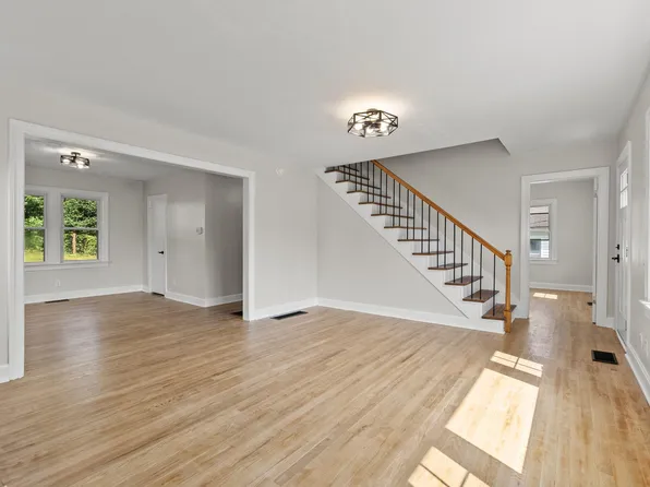 237 Creekview Dr, Paris, KY 40361