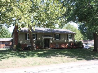 7115 Robin Ln, Shawnee, KS 66203