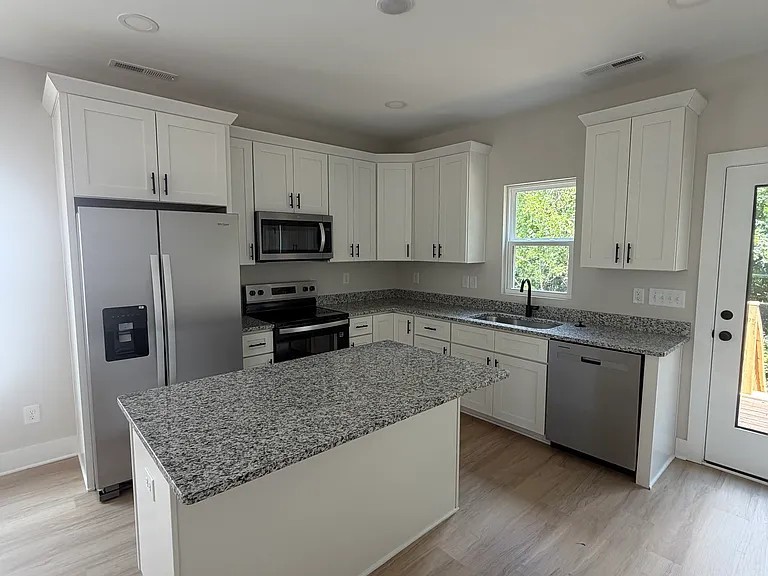 212 N Yadkin Ave #A — Photo 8
