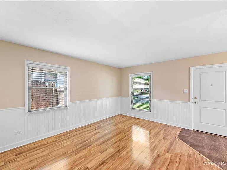 16731 Hilltop Ave — Photo 3