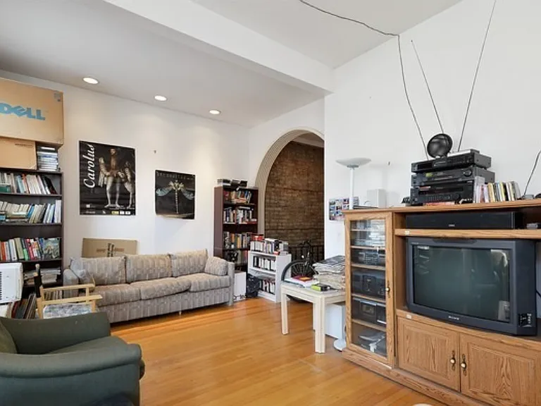 819 W Cuyler Ave — Photo 8