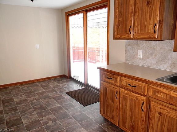 4th image of 259 Devinney Ave