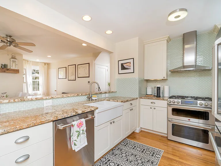 1334 Bayliss Dr — Photo 10