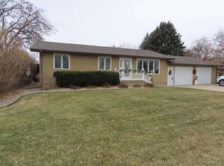 1389 N 10th St, David City, NE 68632