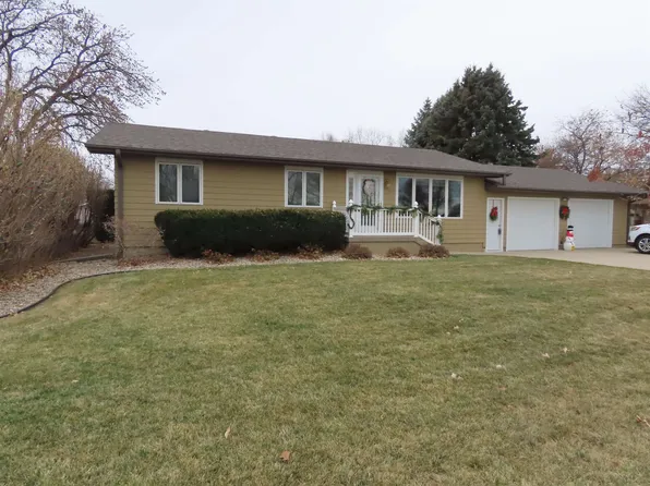 1389 N 10th St, David City, NE 68632