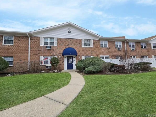 460 Old Town Road #5B, Port Jefferson Station, NY 11772