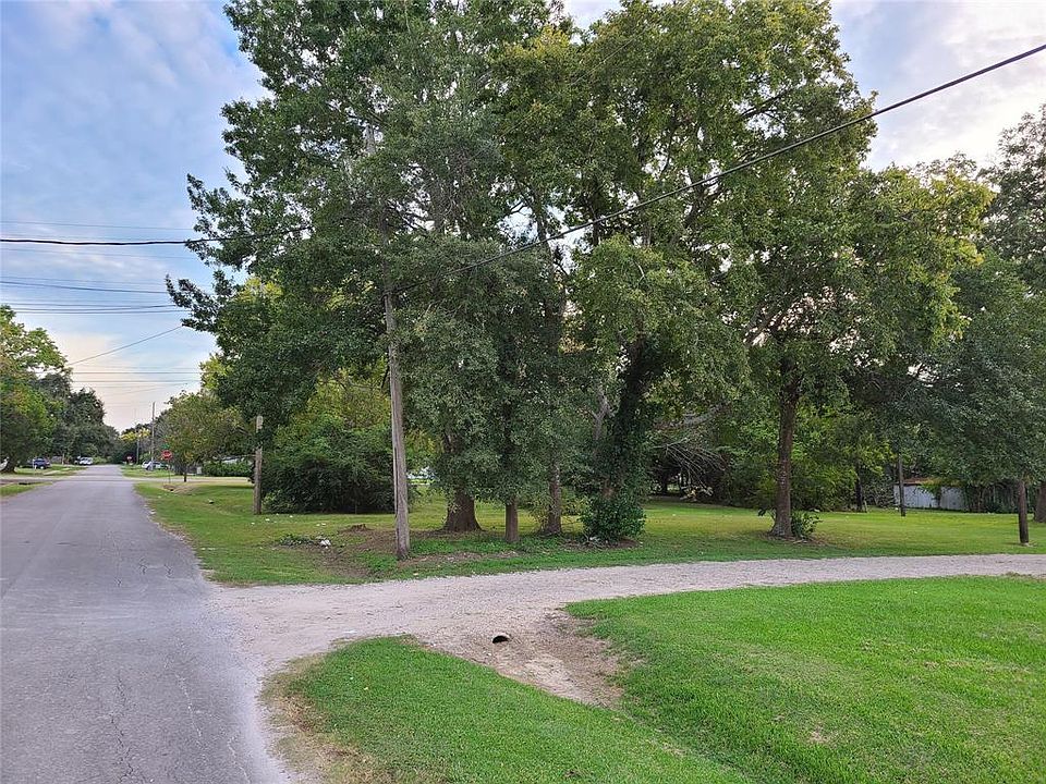 1st image of 2304 Elm Ave