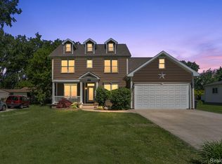 6095 Catalpa Ave, Sterling Heights, MI 48314