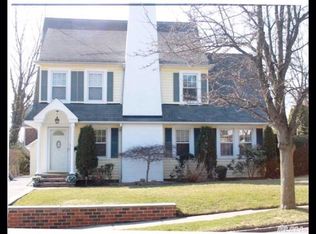 68 Webster Ave, Manhasset, NY 11030