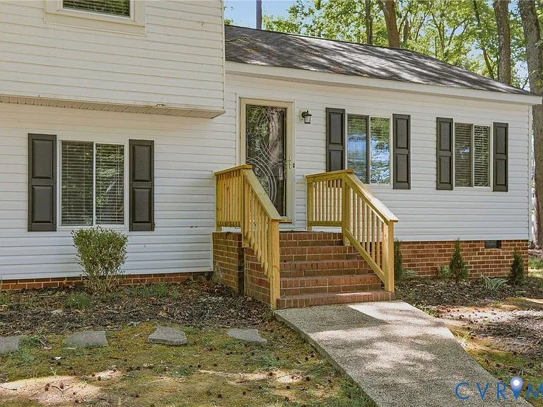 9015 Covewood Rd — Photo 3