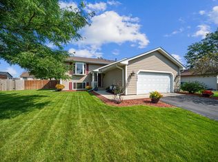 7095 Upper 157th St W, Apple Valley, MN 55124