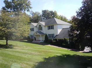 8 Farmor Ln, Carmel, NY 10512