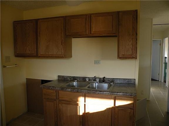 3rd image of 2344 Finley Ave