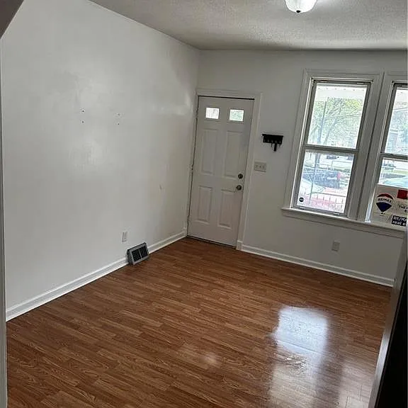 663 Spring Garden St — Photo 2