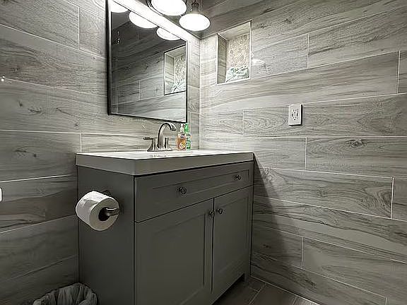 5th image of 731 1st St S APT 3C