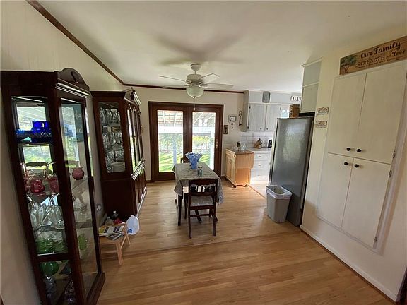 5th image of 210 Georgianna St