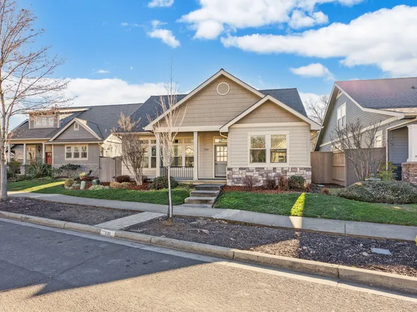 438 Briscoe Pl, Ashland, OR 97520