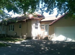 38 34th St SW, Wyoming, MI 49548