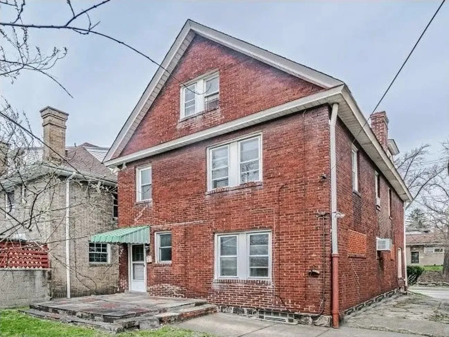7 bed, 2803 sqft, $7,000 — Photo 2