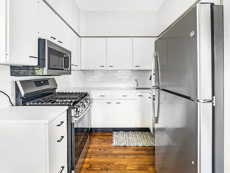 1337 W Flournoy St #2R — Photo 4