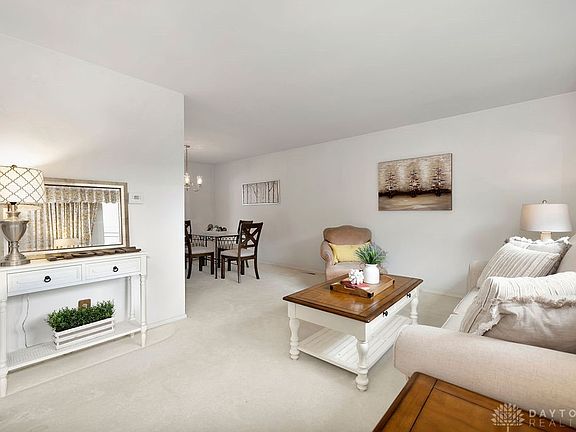5th image of 426 W Chestnut St