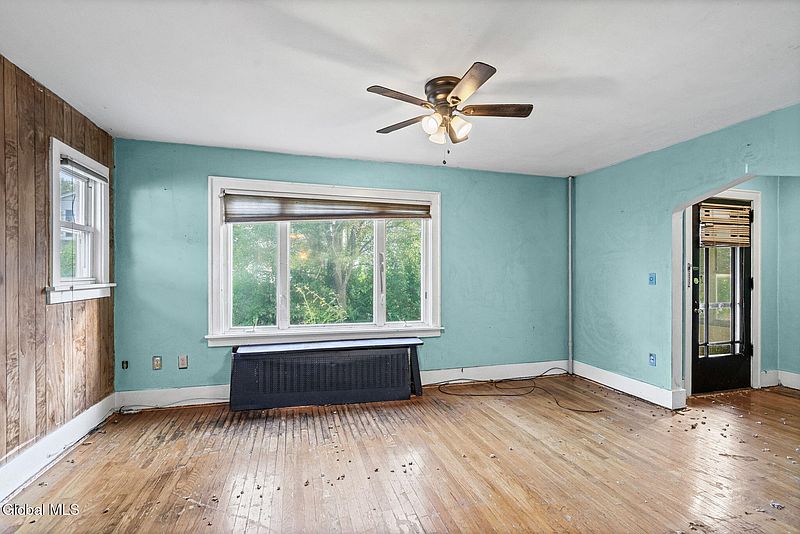 5th image of 418 Charles Street