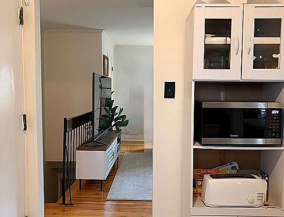 3rd image of 1110 N Oaks Blvd