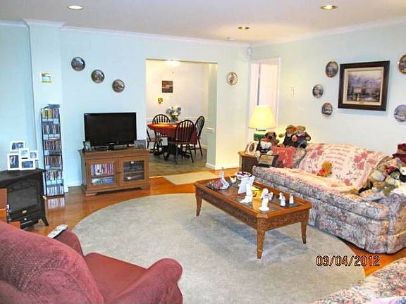 Living room to kitchen