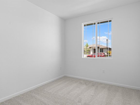 5th image of 1078 Camomile Drive