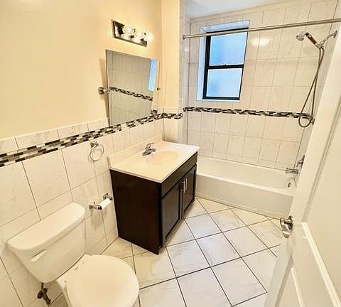 5th image of 93 N Walnut St #302