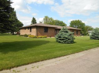 211 E Lincoln St, Elk Point, SD 57025