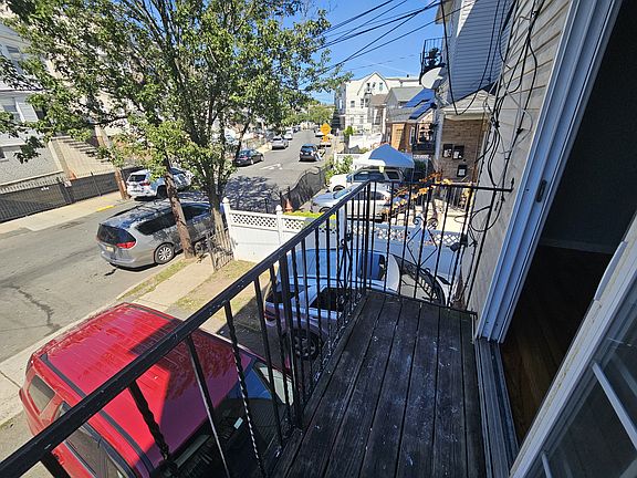 4th image of 44 Hinsdale Pl #2
