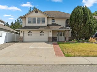 1869 McKinley Ct, Kamloops, BC V2E 2L9