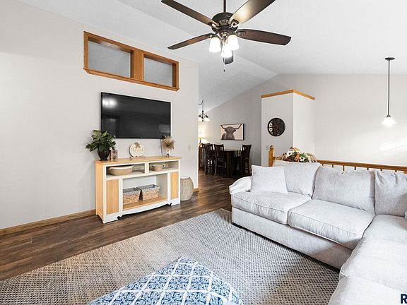 5th image of 520 S Nicholas Ave