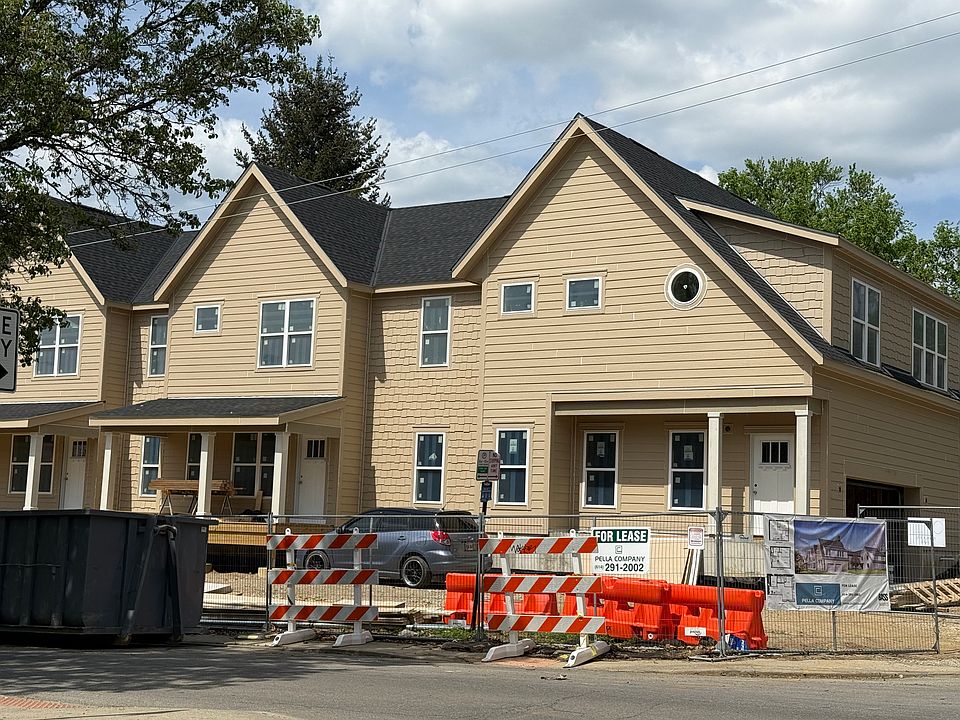 2nd image of 100 W Oakland Ave #2A