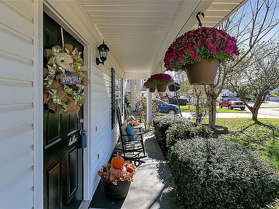 4th image of 137 Richmond Dr