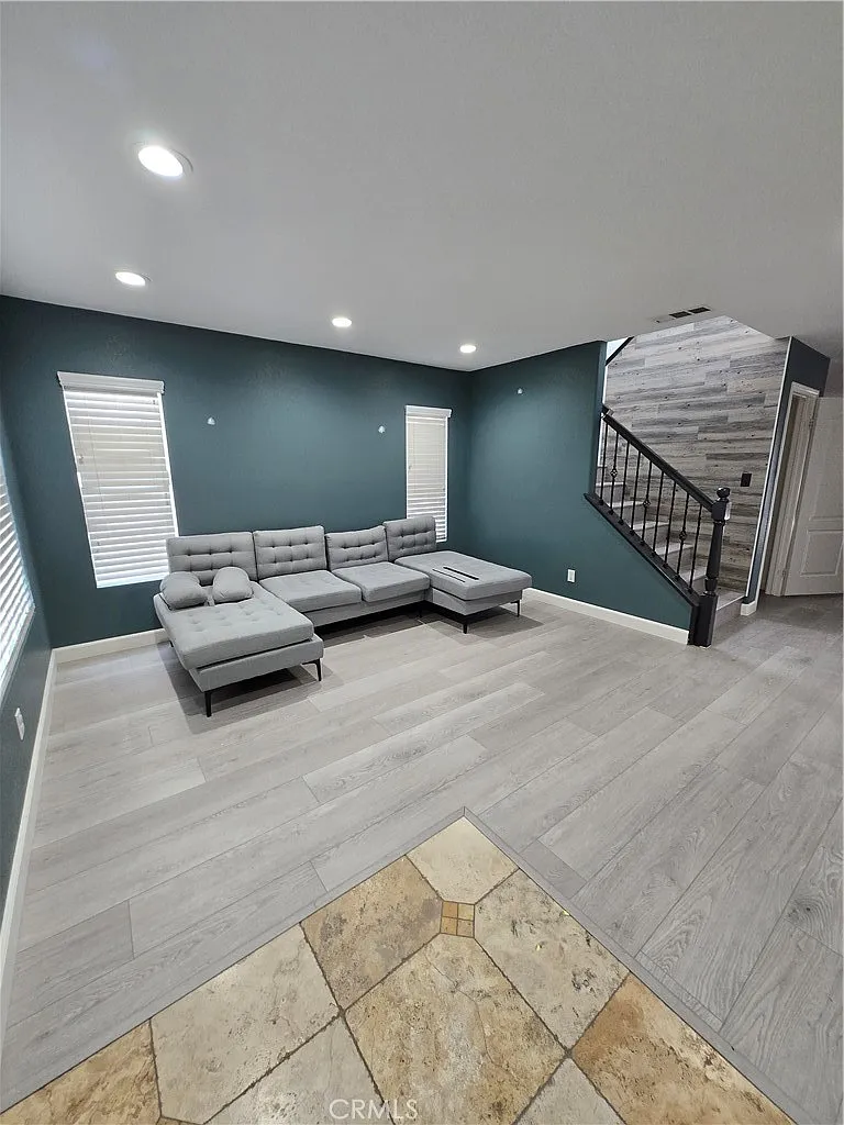3 bed, 2.5 bath, 2099 sqft, $3,300 — Photo 3